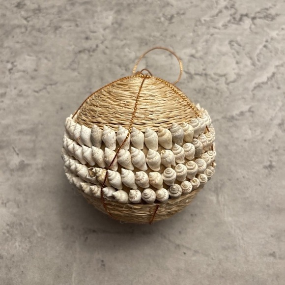 2ct Round Straw and Seashell Ornaments - Picture 6 of 13